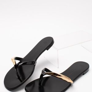 New in box Elegant Giuseppe Zanotti Black/Gold Women's Sandals/Thongs-Pls Read